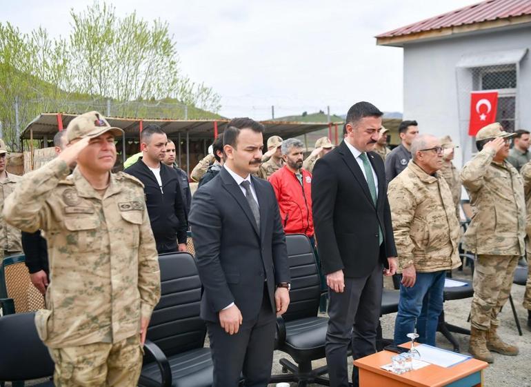 Tuncelide 15 yıl önce PKKlılarla çıkan çatışmada şehit olan 5 asker için anma töreni