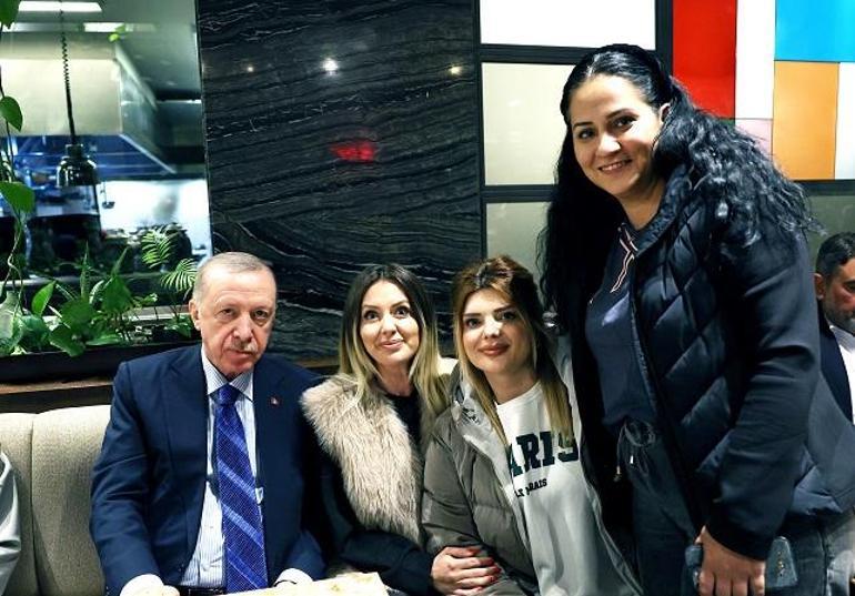 Cumhurbaşkanı Erdoğan bir kafede vatandaşlarla sohbet etti