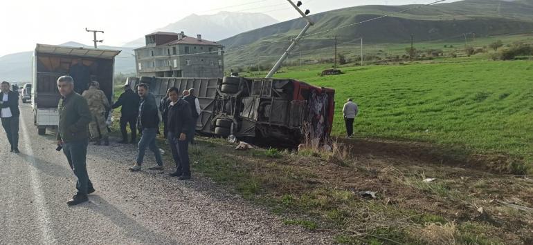 Vanda yolcu otobüsü devrildi: 28 yaralı