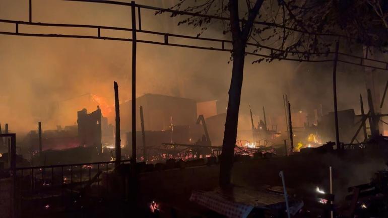 Şilede 6 restoran alev alev yandı: 3 yaralı