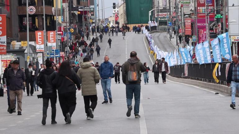 Kadıköy’deki 1 Mayıs kutlamalarına Özgür Özel de katıldı