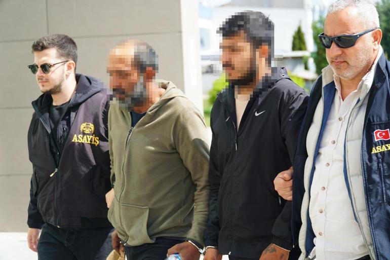 Yardıma çağırdığı komşusu Rabiayı boğazından bıçaklayıp, ziynet eşyalarını aldı