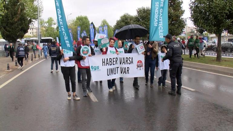 Kartal Meydanında 1 Mayıs kutlamaları sağanak yağış nedeniyle erken bitti