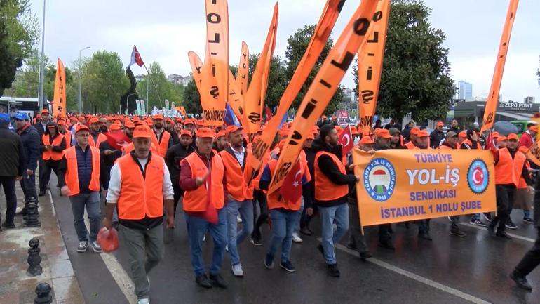 Kartal Meydanında 1 Mayıs kutlamaları sağanak yağış nedeniyle erken bitti