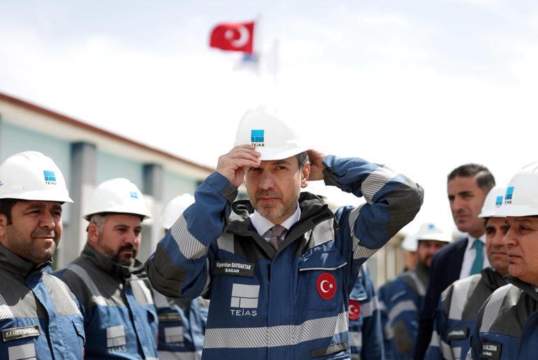 Bakan Bayraktar: Türkiyenin elektrik dağıtım hatlarında hiçbir sorun yok