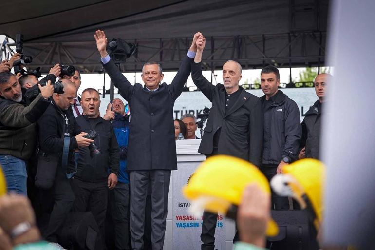 Özgür Özel 1 Mayıs kutlamalarına katıldı