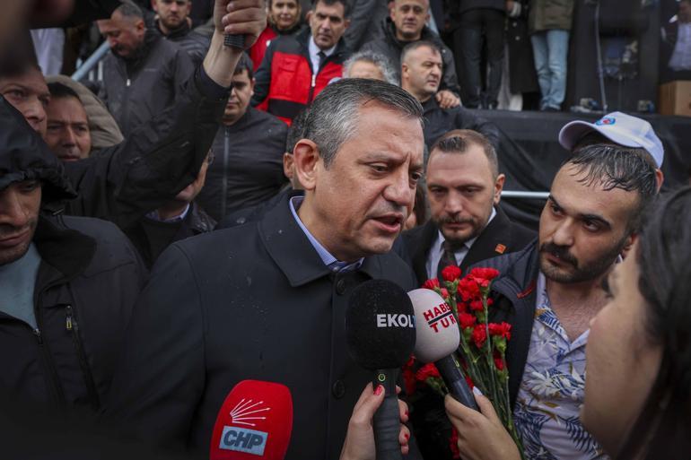 Özgür Özel 1 Mayıs kutlamalarına katıldı