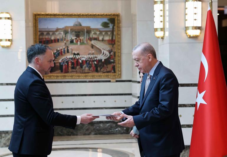 Cumhurbaşkanı Erdoğana büyükelçilerden güven mektubu