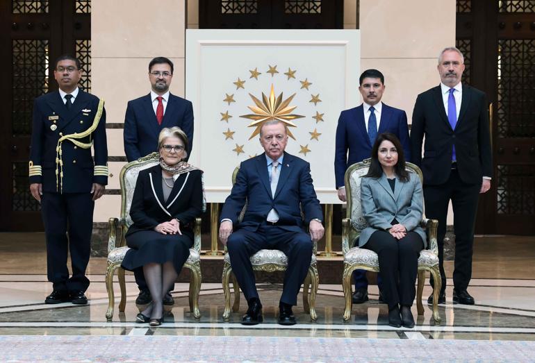 Cumhurbaşkanı Erdoğana büyükelçilerden güven mektubu