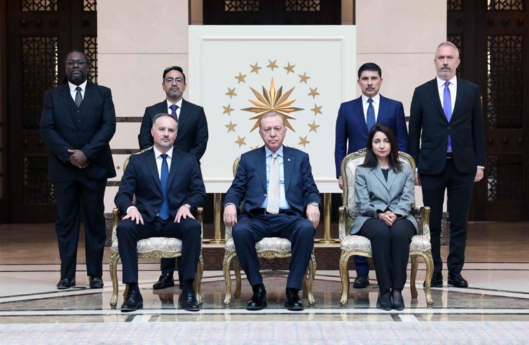 Cumhurbaşkanı Erdoğana büyükelçilerden güven mektubu