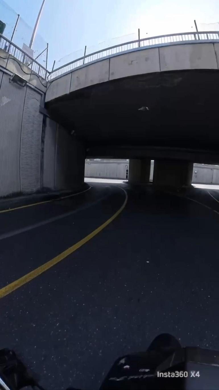 Motosikletiyle yanlışlıkla metrobüs yoluna giren Gamze, o anları anlattı