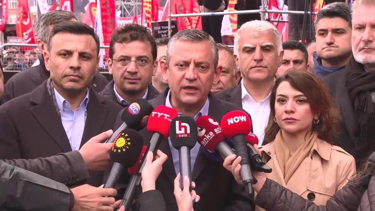 Kadıköy’deki 1 Mayıs kutlamalarına Özgür Özel de katıldı