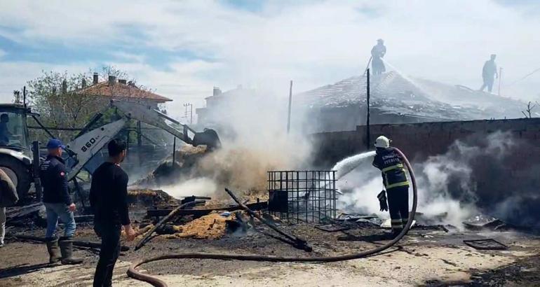Edirne’de saman balyalarındaki yangın, eve sıçradı
