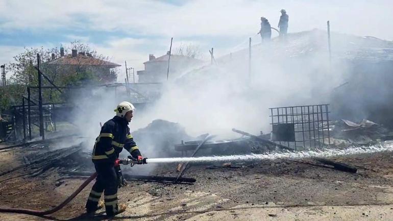 Edirne’de saman balyalarındaki yangın, eve sıçradı