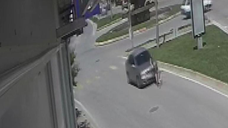 Otomobilin çarptığı yaya yaralandı; kaza kamerada