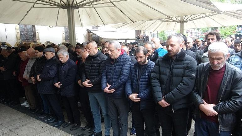 Sanatçı Serkan Keskinin annesi İzmitte toprağa verildi