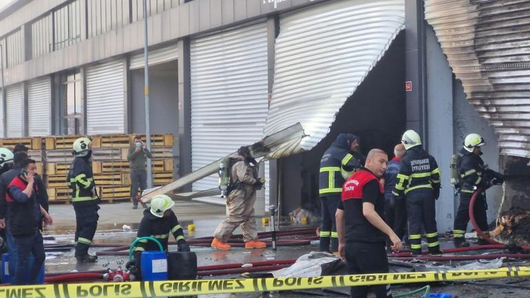 Diyarbakır’da, oto sanayi sitesindeki bir iş yerinde patlama sonrası yangın; olay anı kamerada