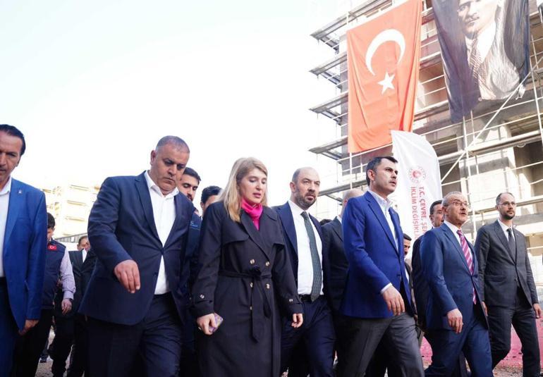 Bakan Kurum: Özgür Bey etrafına baksın yapılanları iyi görür