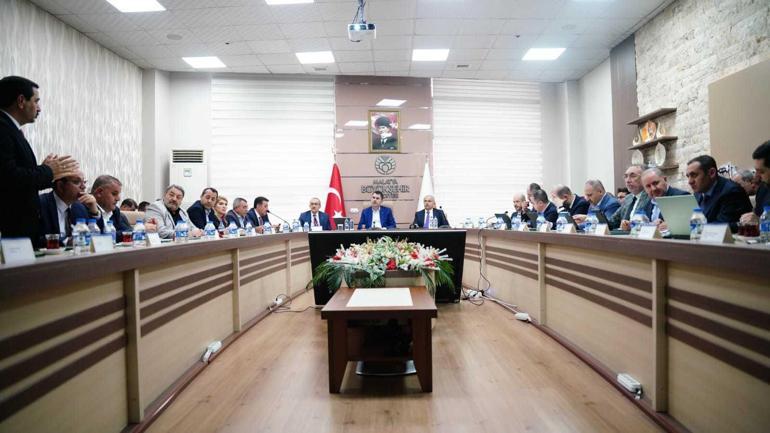 Bakan Kurum: Özgür Bey etrafına baksın yapılanları iyi görür