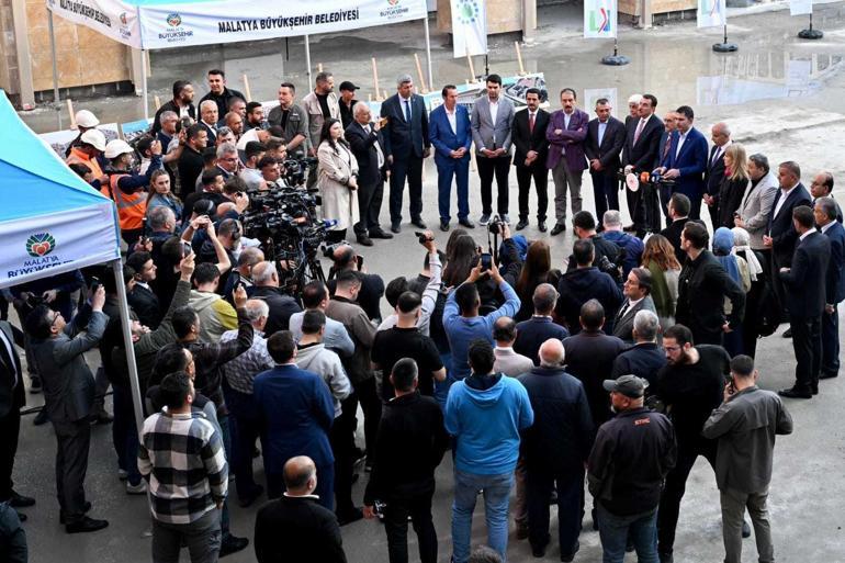 Bakan Kurum: Özgür Bey etrafına baksın yapılanları iyi görür