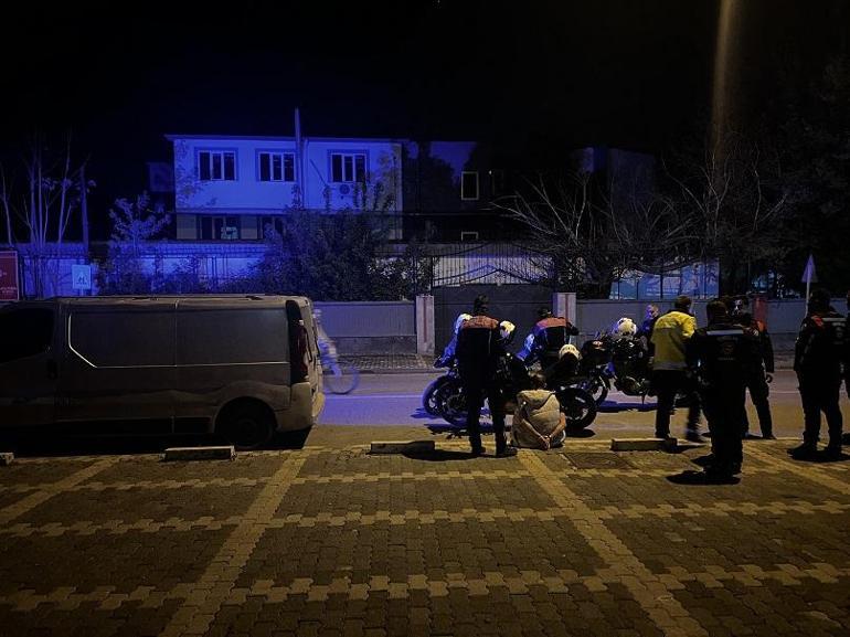 Cezaevinden izinli çıktı, polisten kaçmak isterken uyuşturucuyla yakalandı