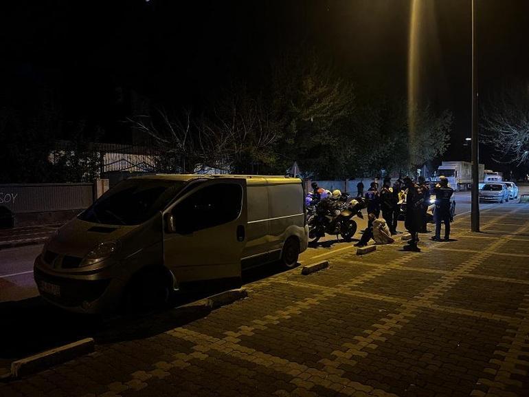 Cezaevinden izinli çıktı, polisten kaçmak isterken uyuşturucuyla yakalandı