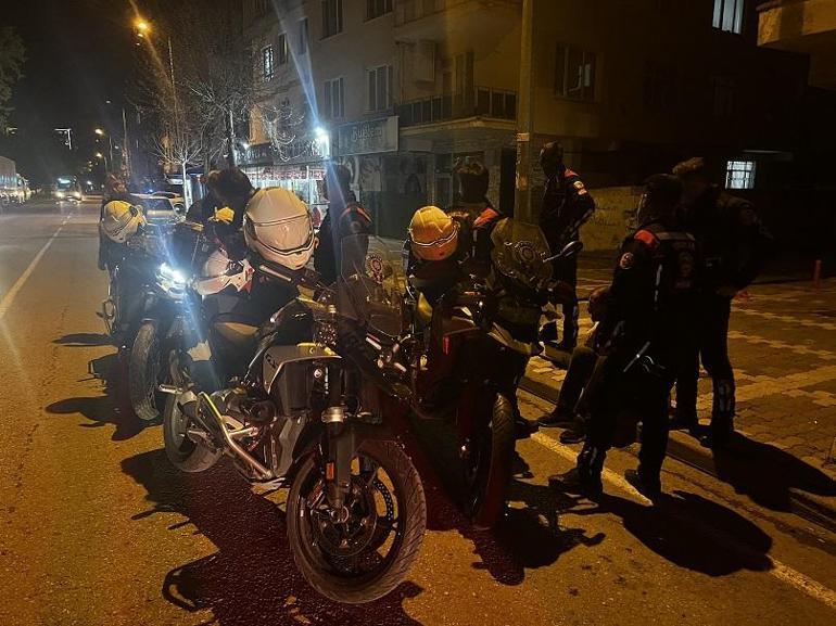 Cezaevinden izinli çıktı, polisten kaçmak isterken uyuşturucuyla yakalandı