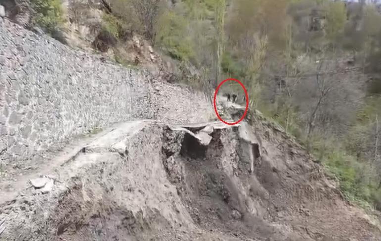 Artvin’de yol çalışmasında heyelan kamerada
