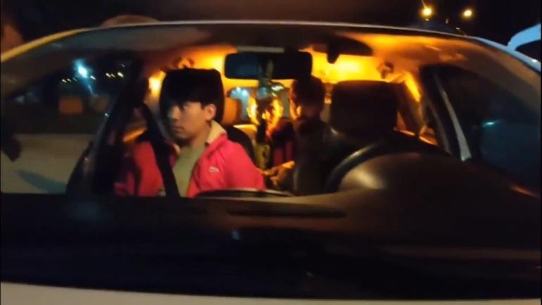 Otomobilden 6 kaçak göçmen çıktı; 2 tutuklama