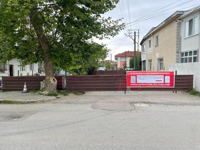Arsa sahipleri, 25 yıl önce kamulaştırma yapılmadığını öne sürüp yolu kapattı