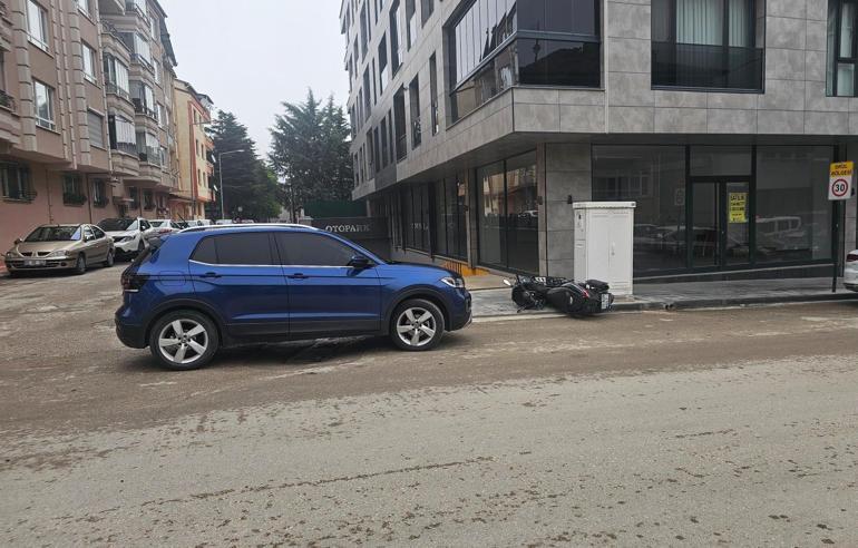 Amasyada otomobille çarpışan motosikletli yaralandı; kaza kamerada
