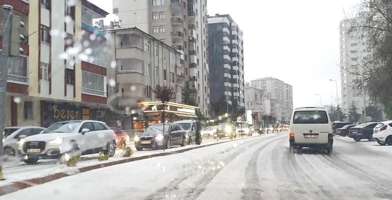 Kayseride dolu ve sağanak etkili oldu