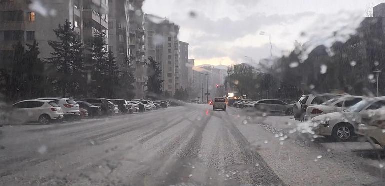 Kayseride dolu ve sağanak etkili oldu