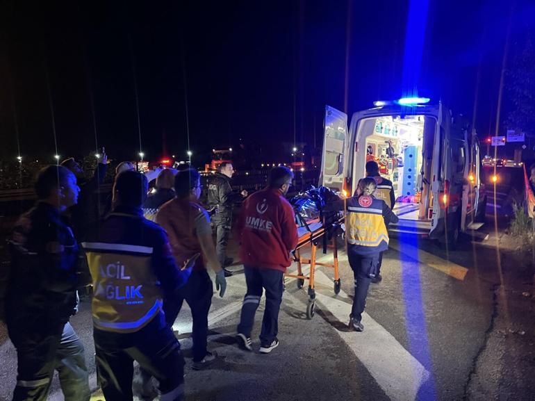 Freni boşalan kamyonet, otomobillere çarpıp Eşen Çayı’na uçtu; 2 yaralı