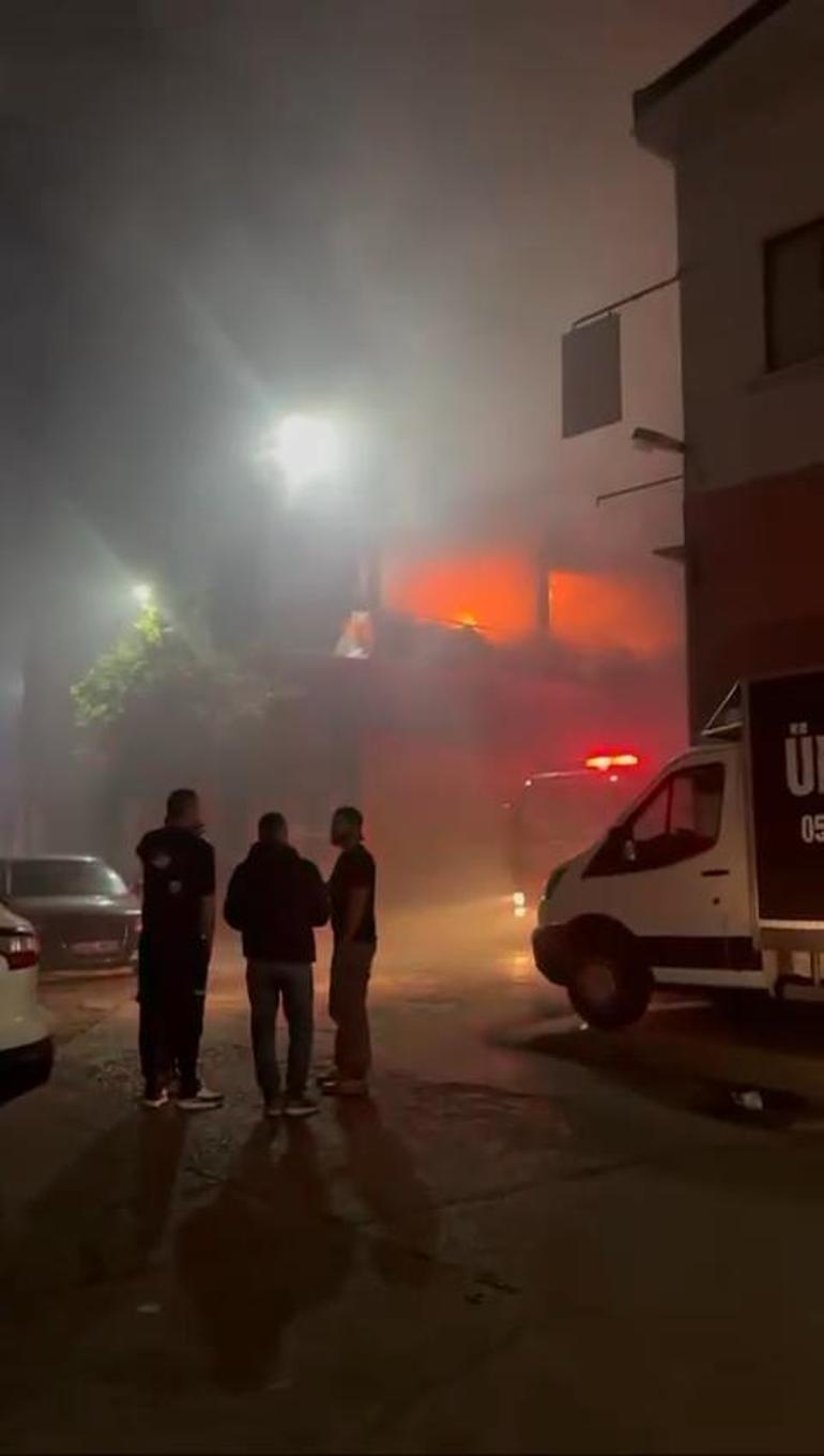 Zeytinburnunda, patlamaların yaşandığı sanayi sitesindeki yangın söndürüldü