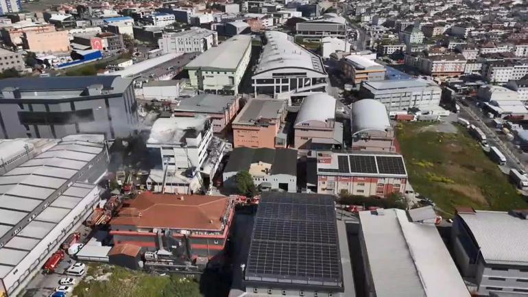 Esenyurtta 3 katlı tekstil fabrikasında çıkan yangın söndürüldü