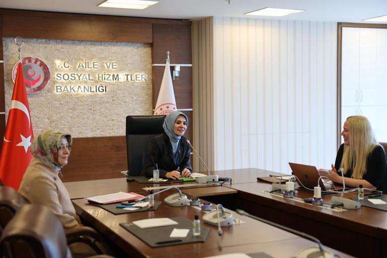 Bakan Göktaştan, üniversite öğrencilerinin Koruyucu Aile konulu bitirme projesine destek