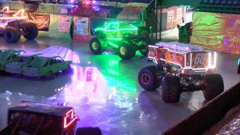 Hot Wheelsın dev tekerlekli canavar kamyonları İstanbulda şov yaptı