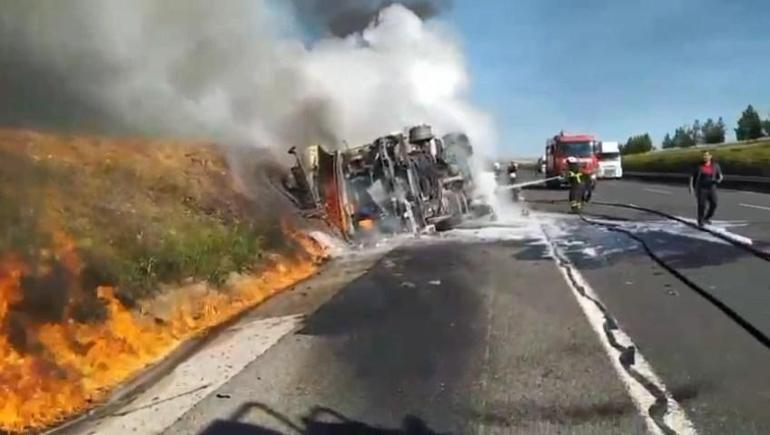 Şanlıurfada akaryakıt yüklü tanker devrildi; yangın çıktı