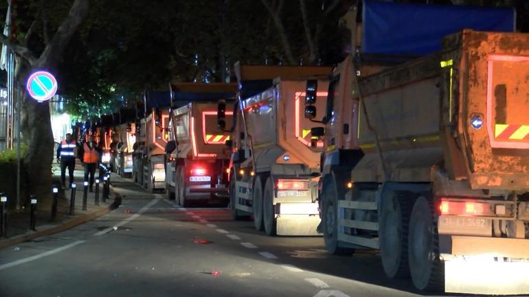 Sarıyerde çöken yolun dolgu ve onarım çalışmaları gece boyunca sürdü
