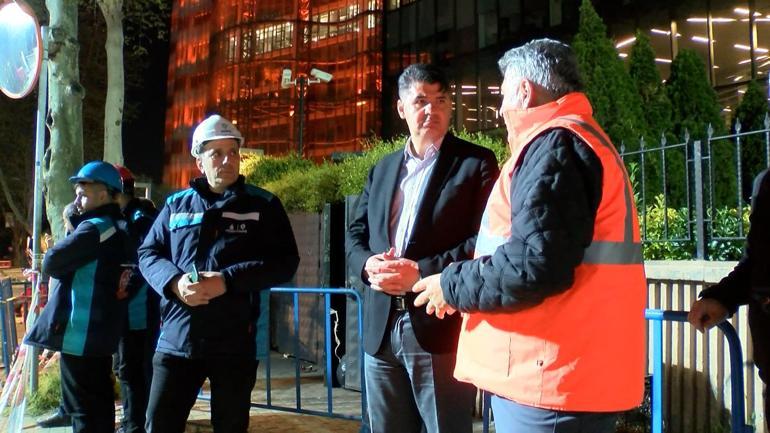 Sarıyerde çöken yolun dolgu ve onarım çalışmaları gece boyunca sürdü