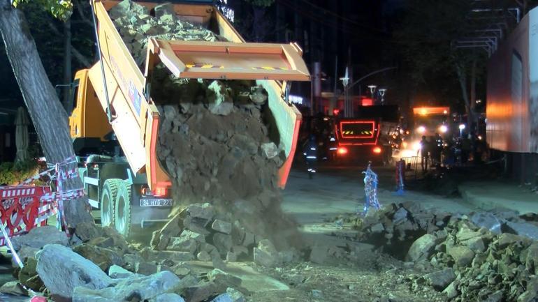 Sarıyerde çöken yolun dolgu ve onarım çalışmaları gece boyunca sürdü
