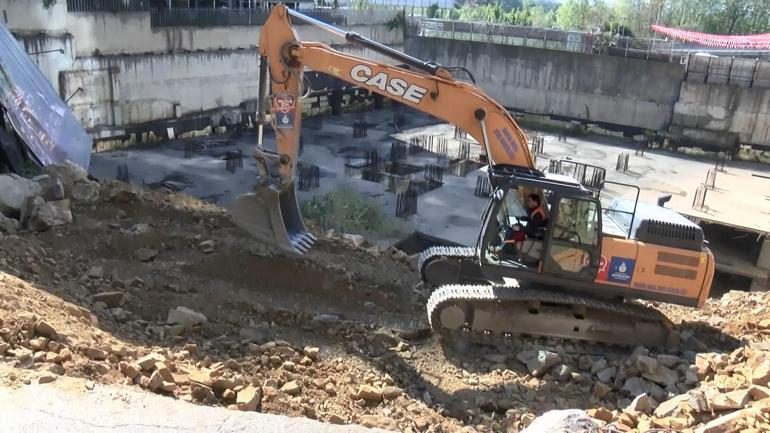 Sarıyerde çöken yolun dolgu ve onarım çalışmaları devam ediyor