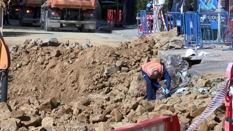 Sarıyerde çöken yolun dolgu ve onarım çalışmaları devam ediyor