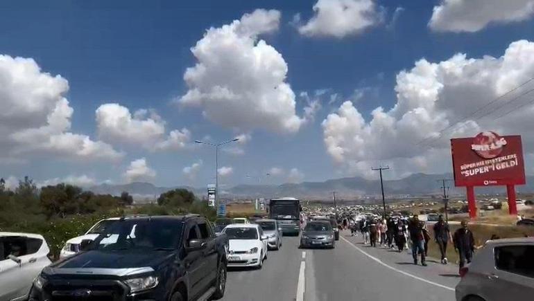 TEKNOFEST’in son gününde yoğunluk devam ediyor; Metrelerce araç kuyruğu oluştu