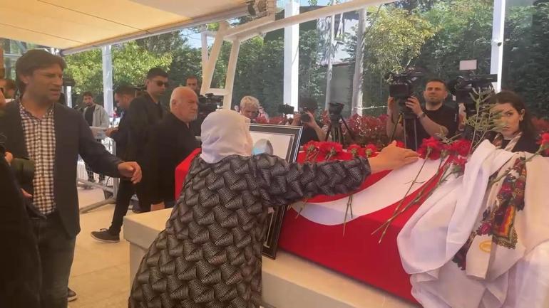 Sırrı Süreyya Önder son yolculuğuna uğurlandı