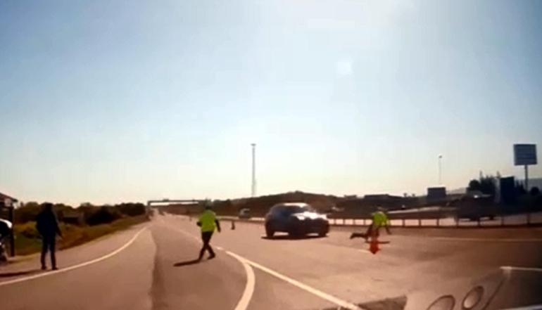 Dur ihtarında bulunan polise çarpıp kaçtıktan sonra kaza yaptı; saklandığı menfezde yakalandı