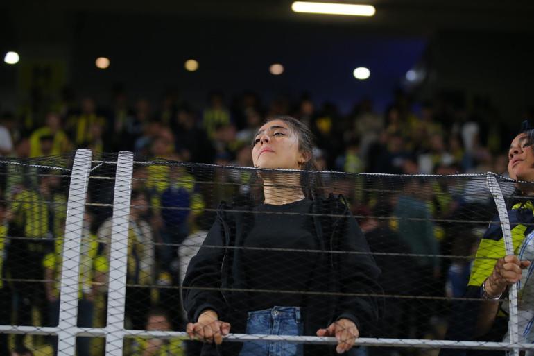 Fenerbahçe derbiyi kaybetti, taraftar Samandıra’da yönetimi istifaya çağırdı