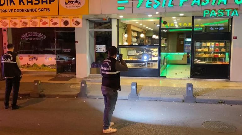 Gaziosmanpaşada sokakta husumetlileri ile karşılaştı; sığındığı kafede vuruldu