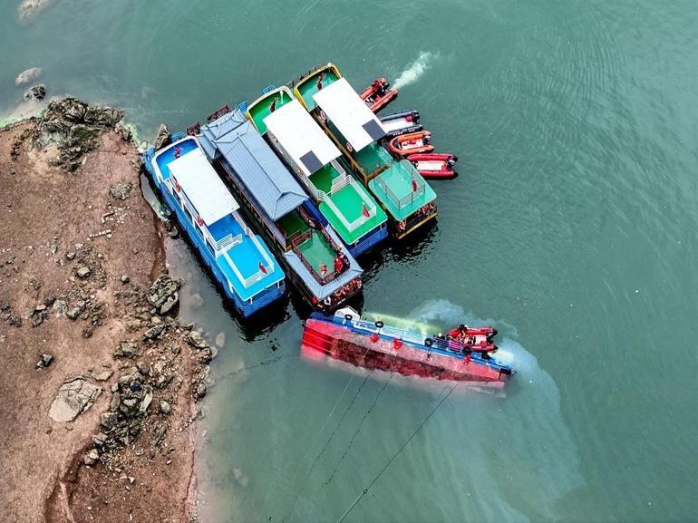 Çinde turist tekneleri alabora oldu: 9 ölü, 70 yaralı